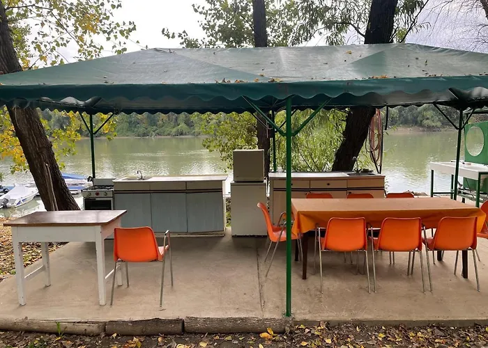 Tisza-beach Wild 5 营地